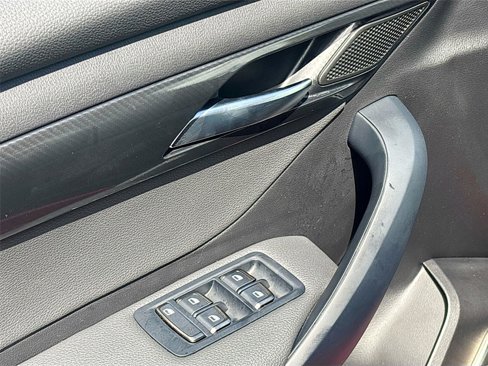 New 2025 VinFast VF 8 Eco image 18