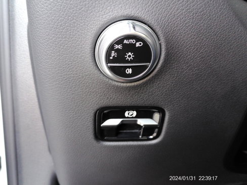 Certified 2025 Mercedes-Benz GLC 300 image 29