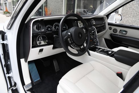 Certified 2023 Rolls-Royce Cullinan w/ Cullinan Package image 13