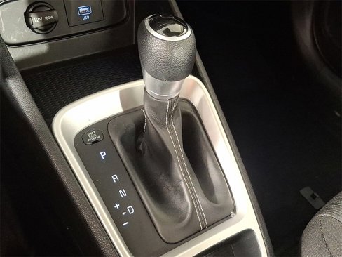 Used 2020 Hyundai Venue SE image 17