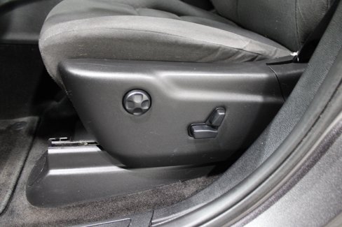 Used 2019 Jeep Grand Cherokee Laredo image 4