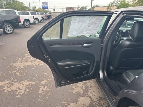 Used 2017 Chrysler 300 C image 20