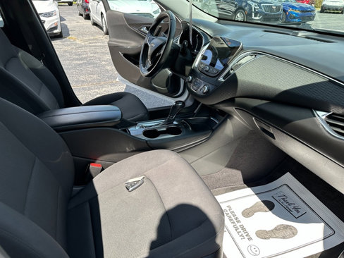 Used 2017 Chevrolet Malibu LT image 28