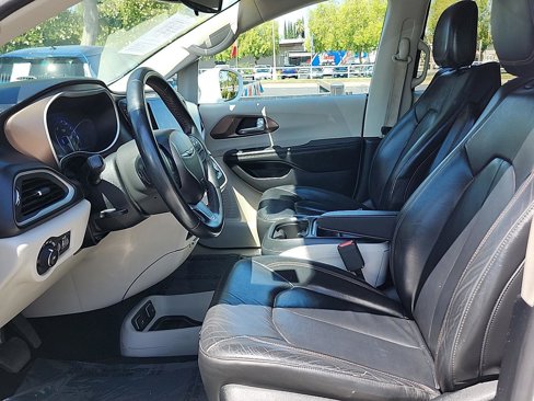 Used 2017 Chrysler Pacifica Touring-L w/ Tire & Wheel Group image 27