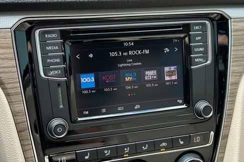 Used 2018 Volkswagen Passat 2.0T SE image 17