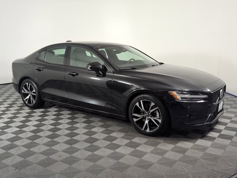 Used 2024 Volvo S60 B5 Core image 12
