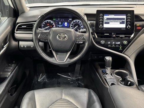 Used 2021 Toyota Camry SE w/ Cold Weather Package image 7