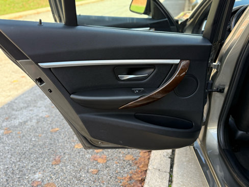 Used 2017 BMW 330e image 35