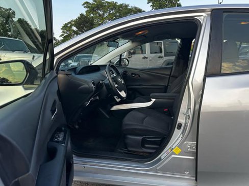 Used 2016 Toyota Prius Four image 10