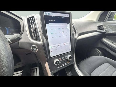 Used 2022 Ford Edge SE w/ Black Appearance Package image 16
