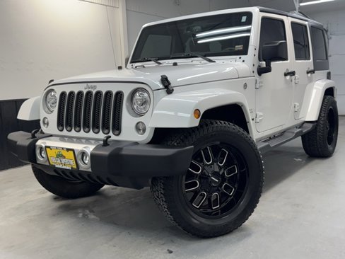 Used 2018 Jeep Wrangler Unlimited Sahara image 3