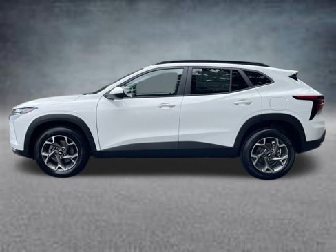 New 2026 Chevrolet Trax LT w/ Driver Confidence Package image 2