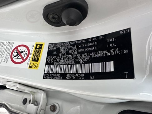 Used 2018 Toyota Highlander LE image 23
