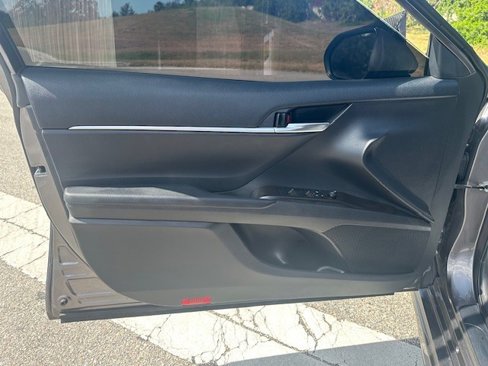 Used 2022 Toyota Camry SE image 10