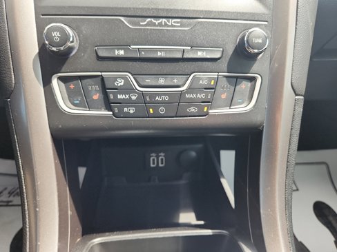 Used 2020 Ford Fusion SE image 22