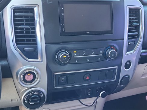 Used 2017 Nissan Titan SV image 15