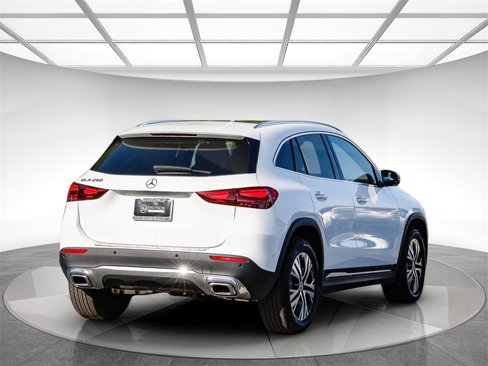 Used 2025 Mercedes-Benz GLA 250 image 4