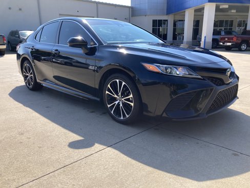 Used 2019 Toyota Camry SE image 3