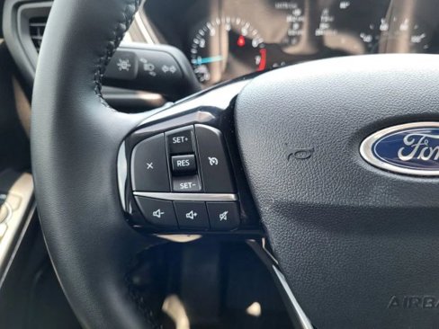Used 2021 Ford Escape SE w/ Cold Weather Package image 7