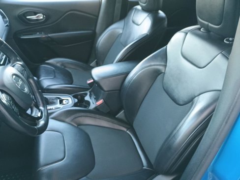 Used 2020 Jeep Cherokee Latitude Plus image 11