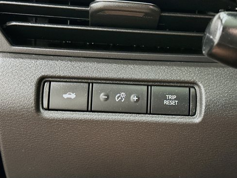 Used 2024 Nissan Altima 2.5 SV image 17