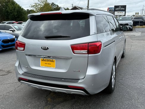 Used 2017 Kia Sedona SX Limited image 5