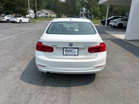 Used 2018 BMW 320i xDrive Sedan w/ Convenience Package image 4