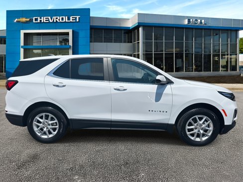Used 2023 Chevrolet Equinox LT image 2
