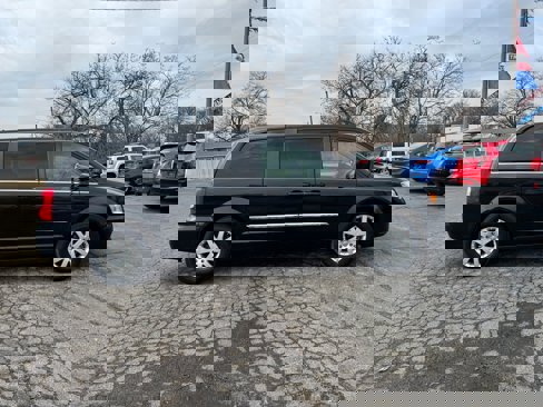 Used 2014 Chrysler Town & Country Touring image 4