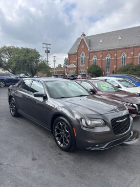 Used 2018 Chrysler 300 S image 2