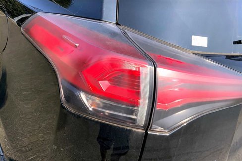 Used 2018 Toyota RAV4 SE image 28