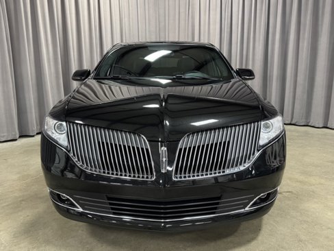 Used 2015 Lincoln MKT AWD image 2