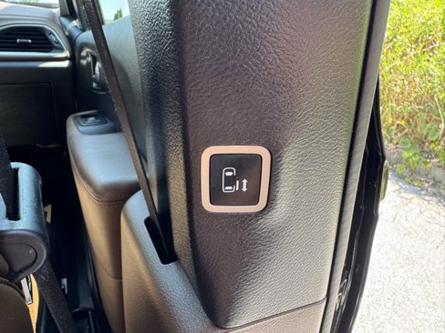 Used 2019 Chrysler Pacifica Limited w/ Advanced Safetytec Group image 32