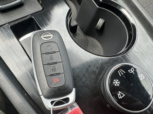 Used 2023 Nissan Rogue SV image 36