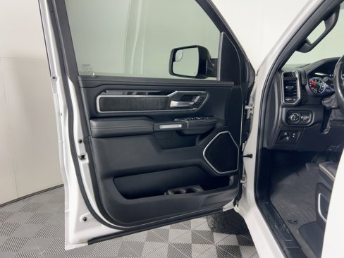 Used 2019 RAM 1500 Laramie w/ Sport Appearance Package image 5