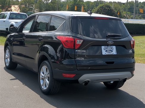 Used 2019 Ford Escape SE image 11