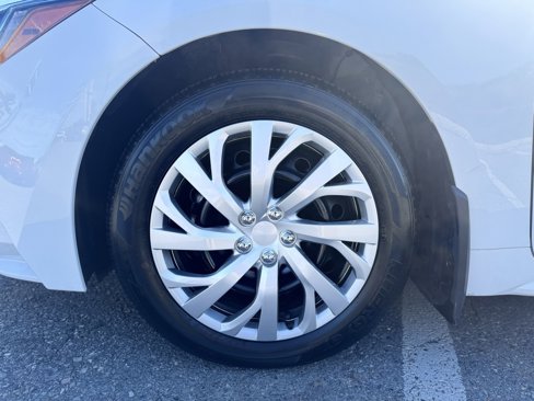 Used 2024 Toyota Corolla LE image 3