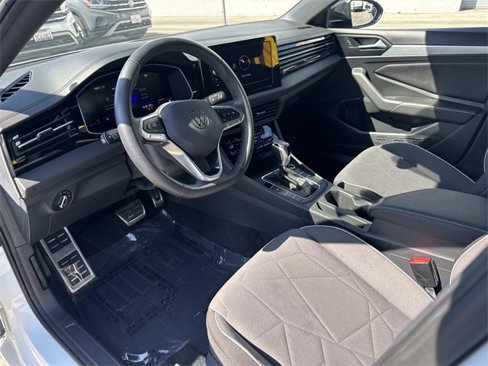 Used 2025 Volkswagen Jetta Sport image 12