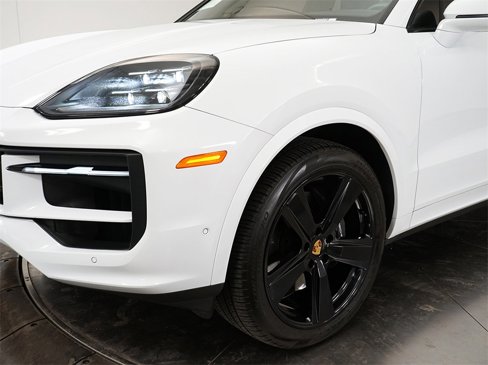 Used 2024 Porsche Cayenne image 6