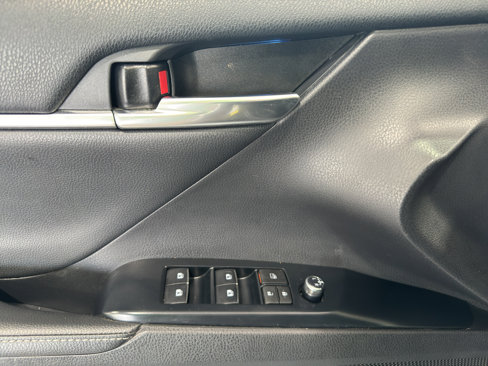 Used 2020 Toyota Camry XSE image 15