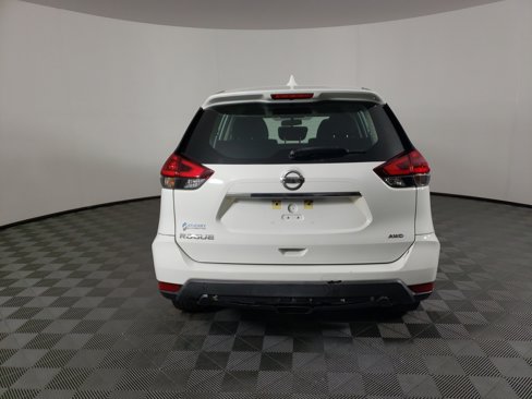 Used 2018 Nissan Rogue S image 4