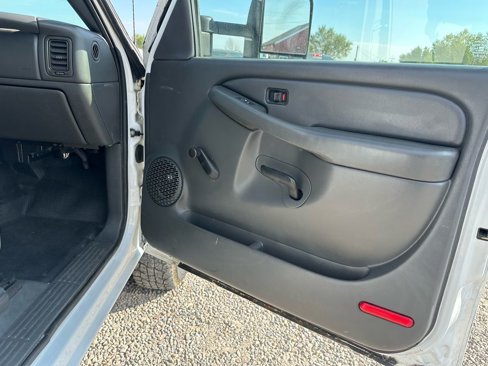 Used 2004 GMC Sierra 2500 SLE w/ Heavy-Duty Power Package image 13
