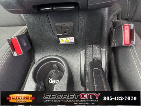 Used 2018 Jeep Wrangler Unlimited Sahara image 38