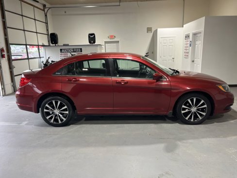 Used 2012 Chrysler 200 S image 2