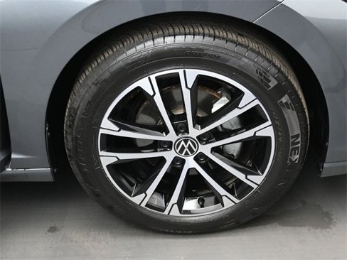 Certified 2025 Volkswagen Jetta Sport image 33
