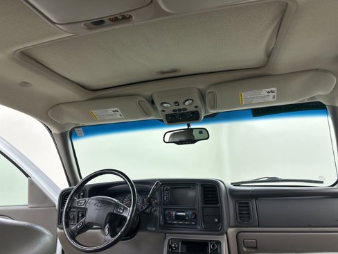Used 2005 Chevrolet Suburban LT w/ Preferred Equipment Group image 28