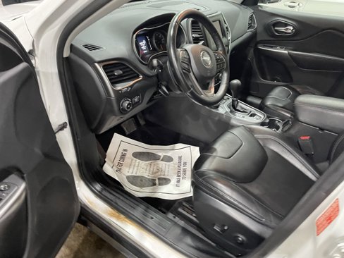 Used 2019 Jeep Cherokee Latitude Plus w/ Cold Weather Group image 7