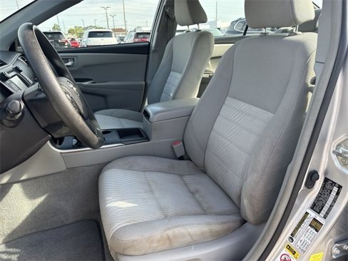 Used 2017 Toyota Camry LE image 22
