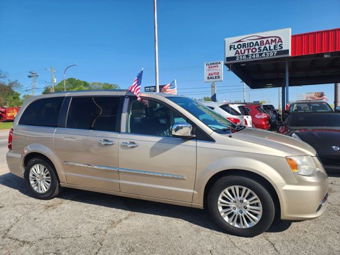 Used 2015 Chrysler Town & Country Limited Platinum w/ Trailer Tow Group image 1