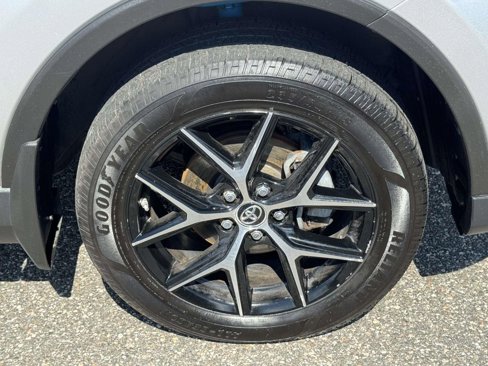 Used 2018 Toyota RAV4 SE image 7